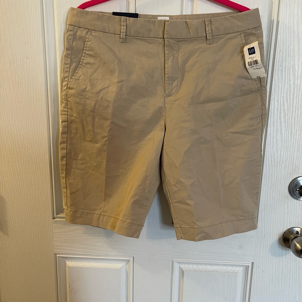 Gap Bermuda Khaki Shorts Size 10 (NWT)
